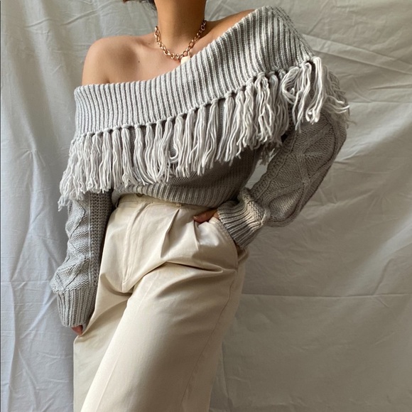 runaway Sweaters - RUNAWAY off shoulder fringe knit• size L